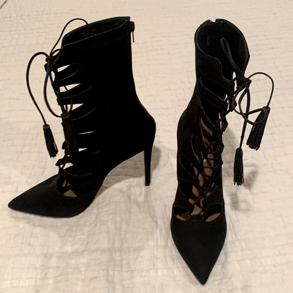 NWOB Steve Madden black suede lace up heels, size 10